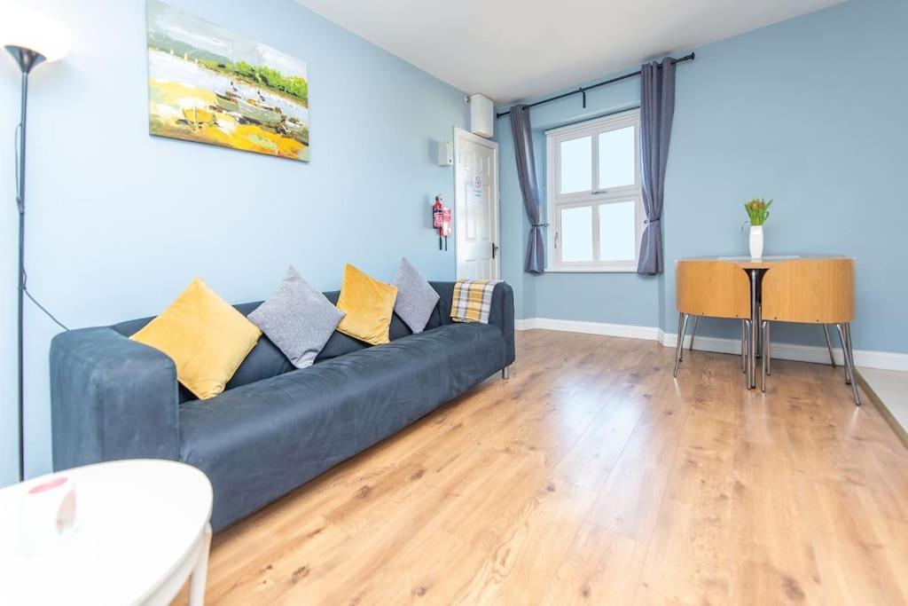 Clonbur House - Two Bedroom Village Apartment Голуэй Экстерьер фото