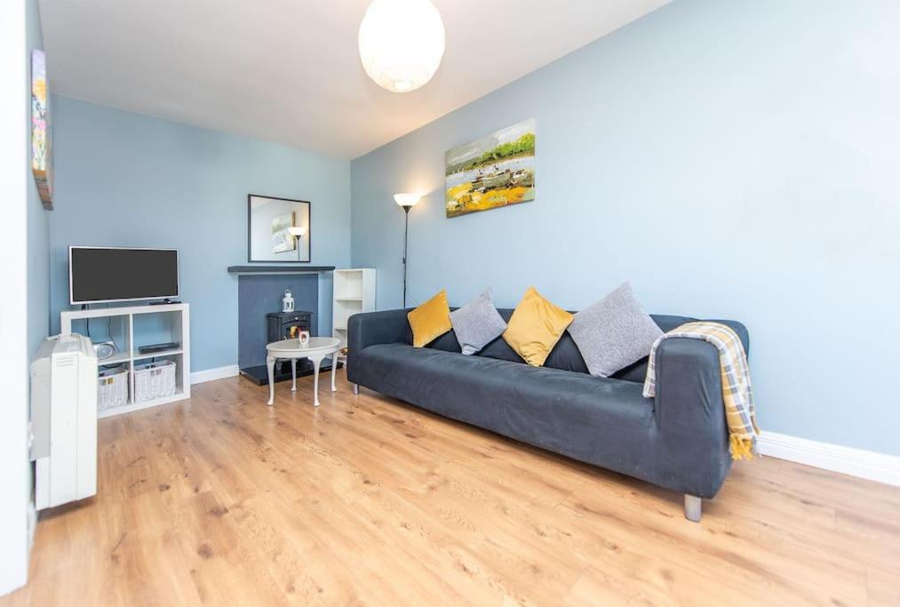 Clonbur House - Two Bedroom Village Apartment Голуэй Экстерьер фото