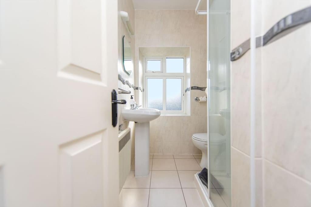 Clonbur House - Two Bedroom Village Apartment Голуэй Экстерьер фото