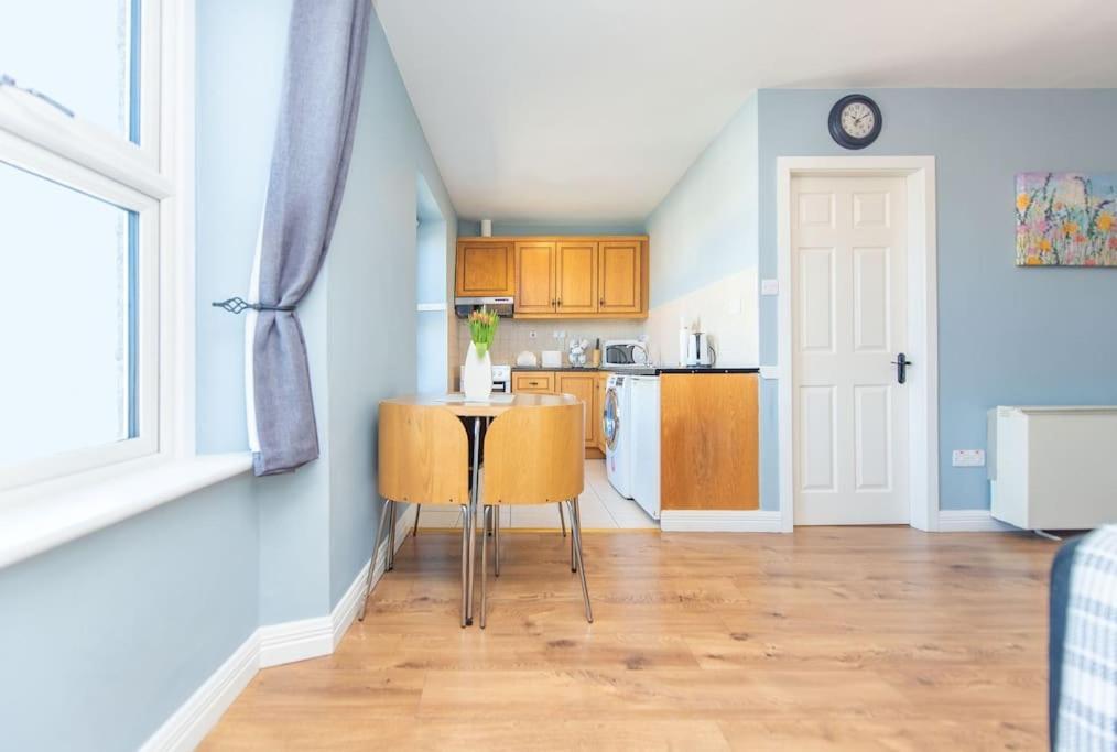 Clonbur House - Two Bedroom Village Apartment Голуэй Экстерьер фото
