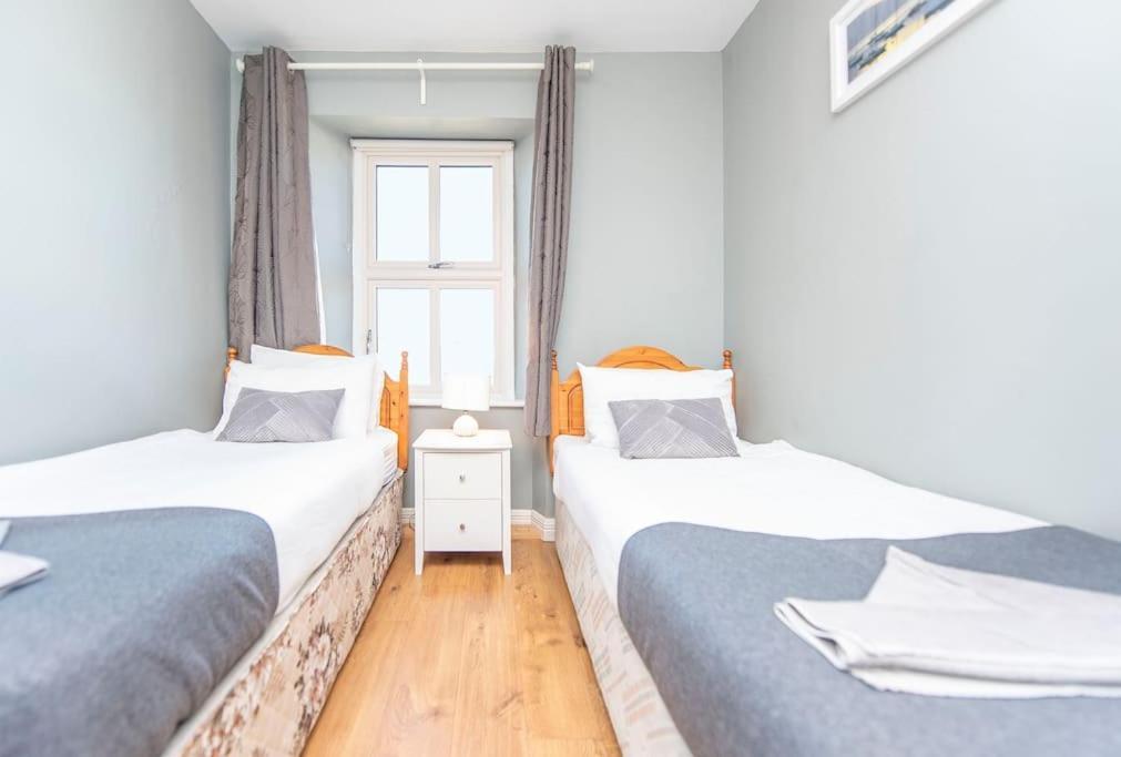 Clonbur House - Two Bedroom Village Apartment Голуэй Экстерьер фото