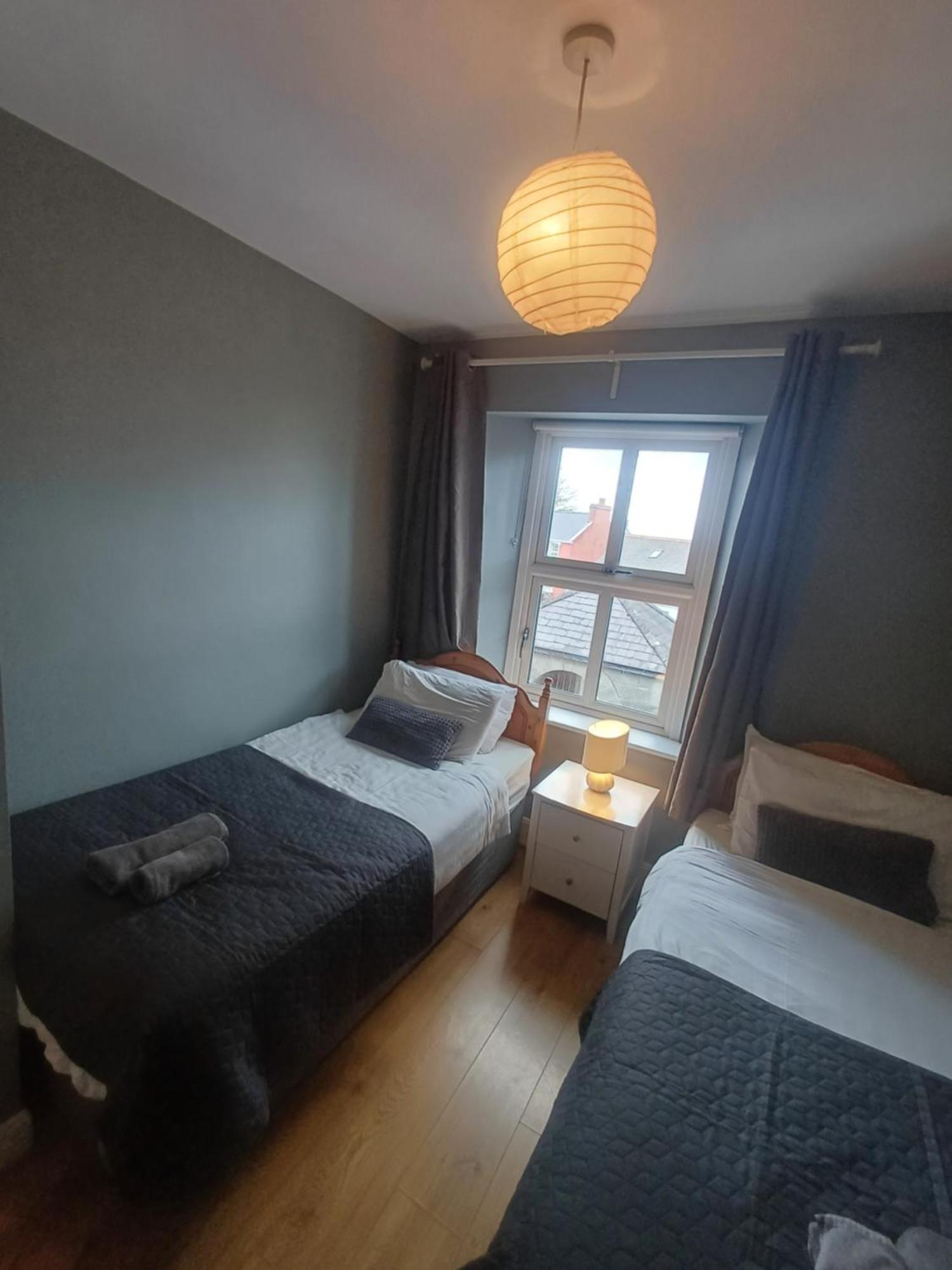 Clonbur House - Two Bedroom Village Apartment Голуэй Экстерьер фото
