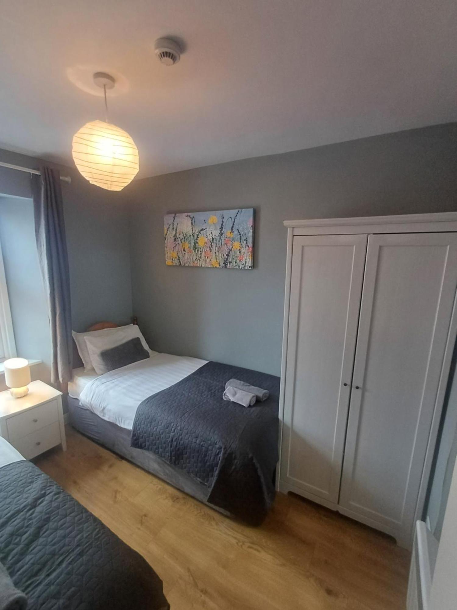 Clonbur House - Two Bedroom Village Apartment Голуэй Экстерьер фото