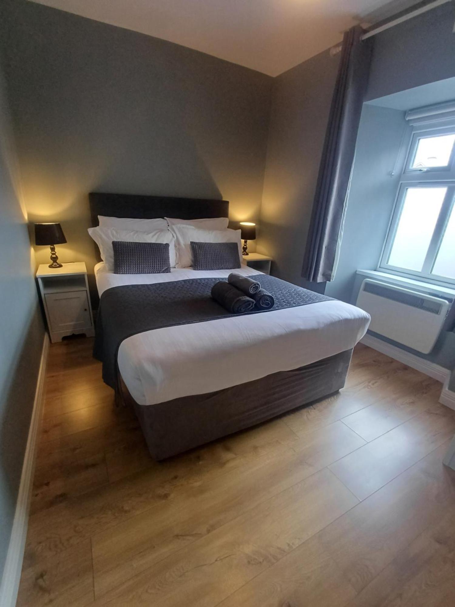 Clonbur House - Two Bedroom Village Apartment Голуэй Экстерьер фото